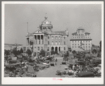 Courthouse square, Marshall, Texas. Saturday afternoon