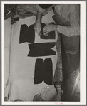 Cutting out the uppers. Bootmaking shop, Alpine, Texas