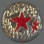 Tin badge - laurel wreath repousse & red star