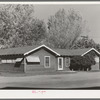 Quarters for foremen. Earl Fruit Company ranch. Kern County, California