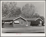 Quarters for foremen. Earl Fruit Company ranch. Kern County, California