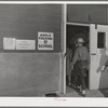 Farm workers who attend apple packing school at FSA (Farm Security Administration) farm family migratory labor camp. Yakima, Washington