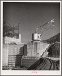 Gates to navigation locks, Bonneville Dam, Oregon. This is a lift lock, seventy-five feet wide and five hundred feet long. This is the highest single lift lock in the world, being fifty-nine feet high