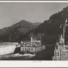 Boat going through navigation locks at Bonneville Dam, Oregon