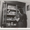 Mrs. Lee Wagoner, wife of Black Canyon Project farmer, sets the table for dinner. Canyon County, Idaho