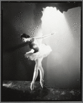 Mary Ellen Moylan on pointe 