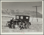 Vernon Evans and family of Lemmon, South Dakota, near Missoula, Montana, Highway 10. Leaving the grasshopper-ridden and drought-stricken area for a new start in Oregon and Washington