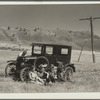 Vernon Evans and family of Lemmon, South Dakota, near Missoula, Montana, Highway 10. Leaving the grasshopper-ridden and drought-stricken area for a new start in Oregon and Washington