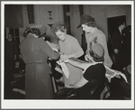 Civilian Defense volunteers receiving instruction in treatment of fractured arm. First aid class. American Red Cross, New York City