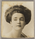 Portrait photograph of Sarah Jane Isdell