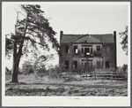 Old abandoned plantation owner's home near Monticello, South Carolina