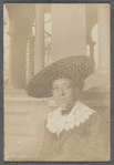 Woman in wide hat and lace collar