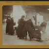 Occupations - Peddlers - Food - [Hot potatoes and baked apples.]