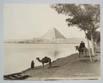 Vue lointaine des pyramides Nº 1