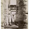 Karnak.  Grand temple, salle hypostyle intérieur.