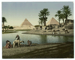 Kairo, village arabe et pyramids.