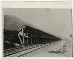 Delaware and Hudson : Honesdale, Pa. Gravity Railroad coal storage pockets showing reloading chutes and tracks.