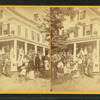 Group of tourists in front of the Hotel.