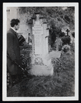 Harry Houdini at the gravesite of Italian magician Bartolomeo Bosco, Dresden, Germany