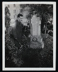 Harry Houdini at the gravesite of Italian magician Bartolomeo Bosco, Dresden, Germany