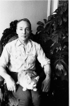 New York City  Ballet Master George Balanchine at home with his cat Mourka (New York)