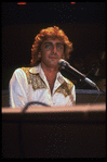 Singer Barry Manilow performing in concert (New York)