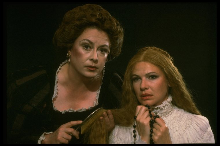 L-R) Aideen O'Kelly and Dianne Wiest in a scene from the Broadway ...