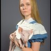 Actress Kate Burton & Hamletta the pig in a publicity shot fr. the Broadway revival of "Alice in Wonderland."