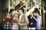 Actors (fr., L-R) Amy Wright, Dorothy Loudon, Brian Murray, Paxton Whitehead, Linda Thorson w. (back) Victor Garber in a scene fr. the Broadway production of the play "Noises Off." (New York)